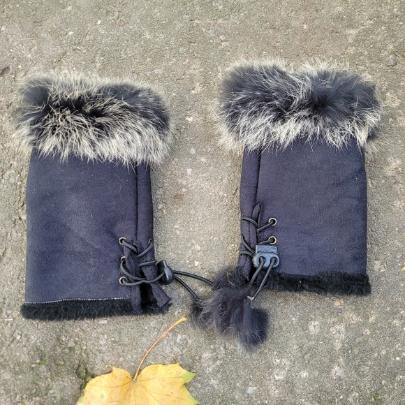 Suede Fur Fingerless Mittens - Picture 3 of 6